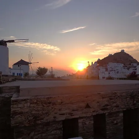 The Windmill イオス島 チョーラ